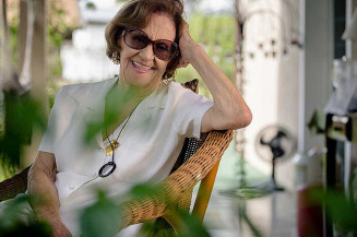 Laura Cardoso faz apelo ao ser vacinada contra Covid: 'Sigam recomendações médicas'