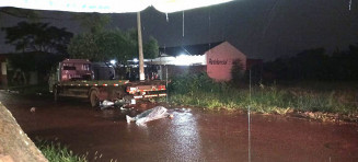 Servente de pedreiro morre ao bater motocicleta em traseira de caminhão em Dourados