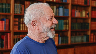 Após relatar dores, Lula é internado às pressas e passa por uma drenagem de uma hemorragia intracraniana causada pelo acidente doméstico de outubro