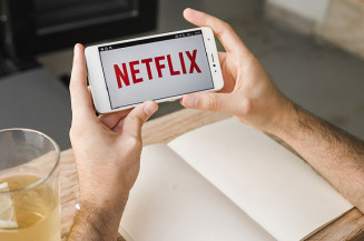 Netflix atinge marco histórico com aumento de 2,5% nas ações