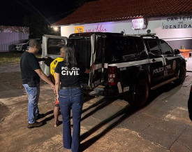 Homem é preso em flagrante praticando atos sexuais com uma cadela