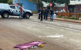 Armado com espingarda, homem reage à abordagem e leva tiro da PM