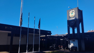 Pega ladrão, diz populares após flagrar homem saindo de empresa em Dourados