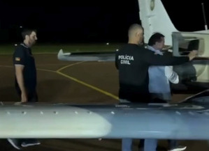 Advogado acusado de fraudes contra aposentados preso em MS é levado para o Sul