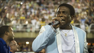 Manter Carnaval seria desfilar por cima de cadáveres, diz Neguinho da Beija-Flor