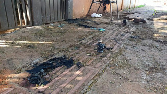 Mulher morreu carbonizada na frente da casa do ex após motociclista comprar gasolina