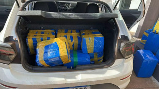 Motorista abandona carro com drogas e adolescente é apreendido pela PF