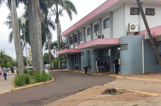 Homem bate moto em caminhonete na fronteira e morre em hospital de Dourados