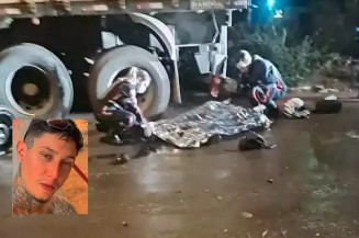 Motociclista morre ao bater em carreta estacionada na noite de segunda-feira