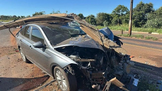 Motorista passa mal ao volante e arrebenta poste de luz em Nova Alvorada do Sul