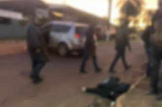 Homem com tornozeleira eletrônica é executado a tiros dentro de carro