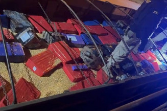 PRF intercepta caminhão com placa de Dourados com 2,2 toneladas de droga