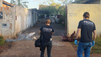 Venezuelano ameaça a mãe com faca, tenta agredir PMs e é baleado