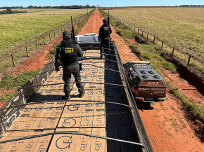 DOF apreende carreta com 25 mil pacotes de cigarros contrabandeados