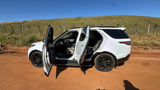 Família é feita refém por bandidos armados que invadem condomínio