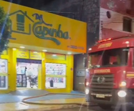 Incêndio em depósito de loja de celulares mobiliza bombeiros no centro de Dourados
