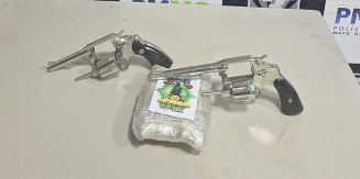 Mulher é presa com droga e armas em carro de aplicativo em Laguna Carapã