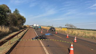 Motociclista de 25 anos morre em colisão frontal com carreta em trecho próximo a Prudêncio Thomaz