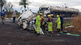 Acidente na BR-163 deixa motorista morto após colisão frontal com carreta
