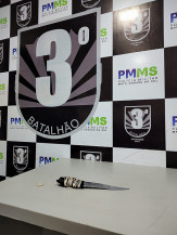 Homem é preso pela PM após ameaçar a filha e genro no centro