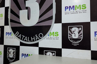 Homem é preso pela PM após ameaçar a filha e genro no centro