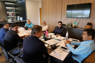 Prefeito recebe senador Nelsinho e pede recursos para novo prédio do Hospital da Vida