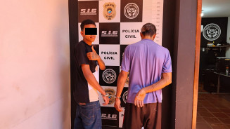 Traficante dá joinha ao ser preso pelo SIG com drogas e granada na Via Parque