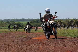 Servidores de Dourados concluem curso de motociclista batedor com foco em pilotagem e segurança operacional