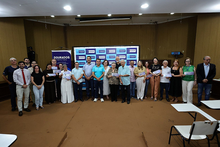 Prefeitura entrega mais de R$ 1 milhão em emendas impositivas para entidades sociais