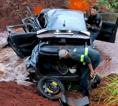 Colisão entre carro e ônibus escolar deixa 2 pessoas feridas na MS-156