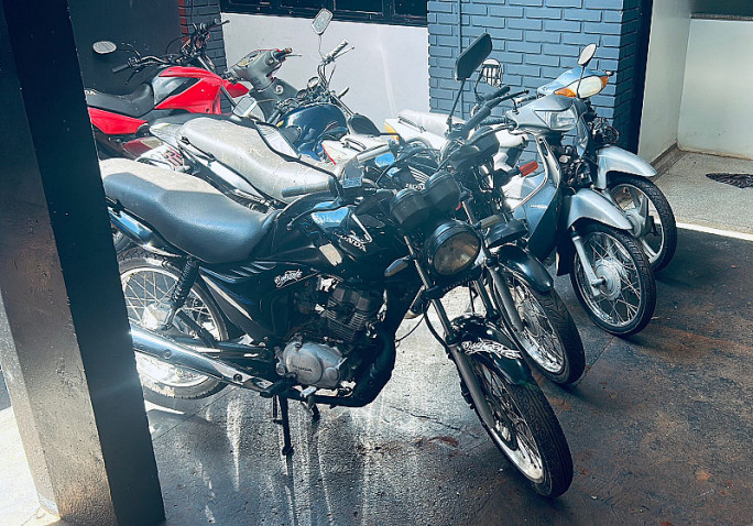 Policia recupera quatro motocicletas furtadas de garagem no Parque dos Coqueiros em Dourados