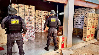 DOF localiza dois entrepostos e apreende 280 mil maços de cigarros contrabandeados em Dourados