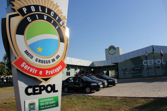 Jovem de 20 anos é ferido a tiros após ter casa invadida por falso policiais