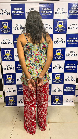 Mulher embriagada agride mãe idosa e resiste abordagem em Dourados