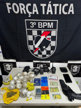 Dupla é presa com drogas, objetos furtados e simulacro em Dourados