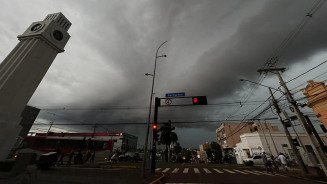 Ciclone bomba causa chuva de 200 mm e ventos de 100 km/h em Mato Grosso do Sul