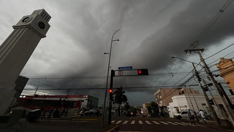 Ciclone bomba causa chuva de 200 mm e ventos de 100 km/h em Mato Grosso do Sul