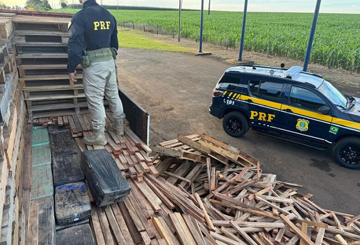 PRF apreende quase 1,2 tonelada de maconha escondida em carreta na MS-156