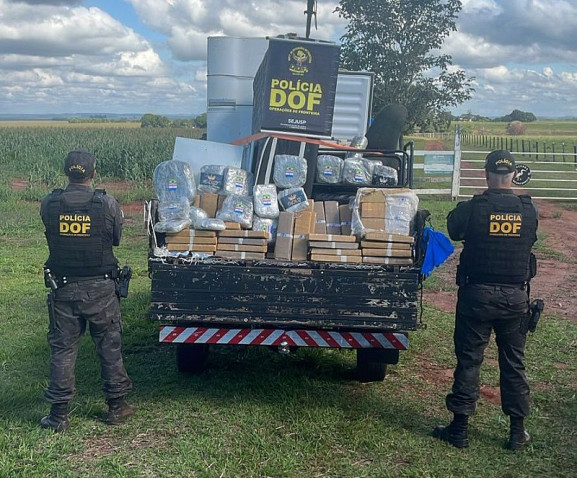 DOF apreende caminhão com drogas escondidas dentro de móveis em Dourados