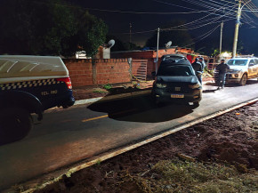 Homem é executado a tiros dentro de casa na frente da mãe