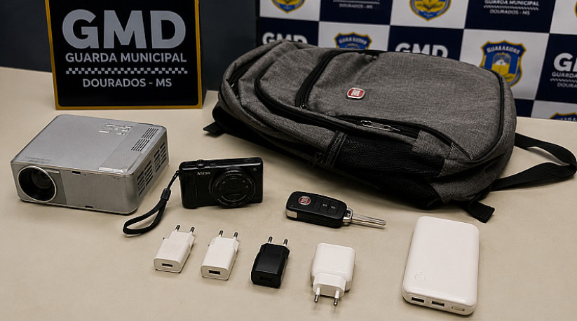 GMD recupera equipamentos públicos furtados e prende dupla com celulares e outros objetos levados da Central do Cidadão