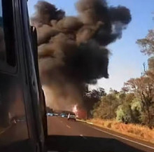 Acidente com três carretas e três carros deixa quatro mortos e seis feridos na BR-163
