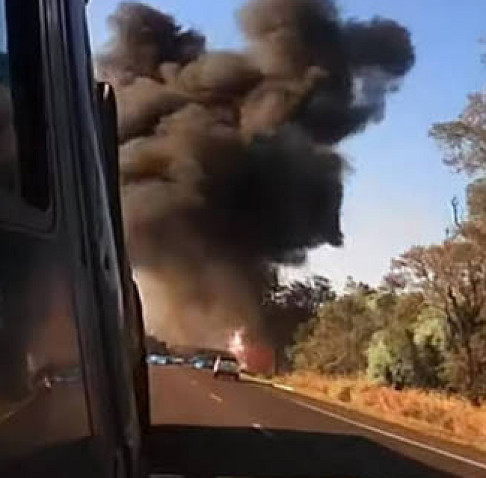 Acidente com três carretas e três carros deixa quatro mortos e seis feridos na BR-163