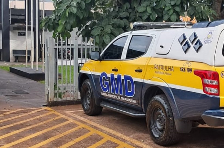 Homem é preso após descumprir medida protetiva 30 minutos depois de ser intimado pela Justiça em Dourados