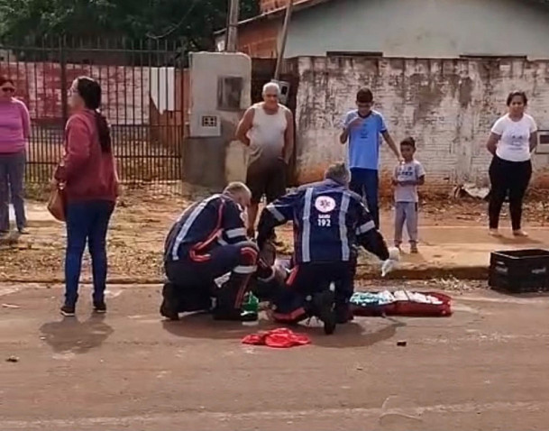 Motociclista de 54 anos morre no hospital após colisão com caminhonete em cruzamento