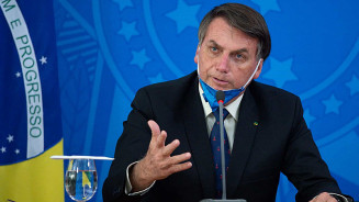 Bolsonaro contradiz fatos e diz que nunca se referiu à covid-19 como 'gripezinha'