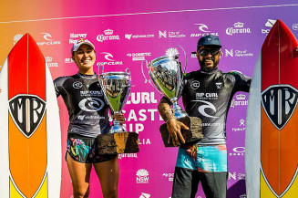 Italo Ferreira derrota Gabriel Medina, vence etapa na Austrália e vira líder