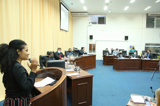 Diretora do CRF-MS alerta na Câmara  para o uso irracional de medicamentos