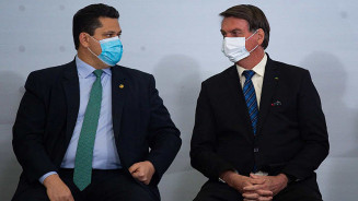 Após conversa com Bolsonaro, Alcolumbre diz a aliados que seu candidato terá apoio do Planalto