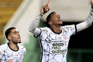 Fora de casa, Corinthians consegue três pontos em cima da Chapecoense